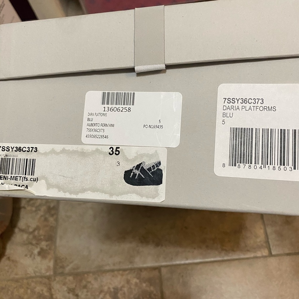 Shoes - Picture 7 of 8
